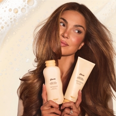 Gisou تكشف عن سرّ الشعر اللامع والقوي مع Honey Gloss Ceramide Therapy