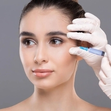 ما الذي توفره ابر الهالات السوداء تحت العينين؟