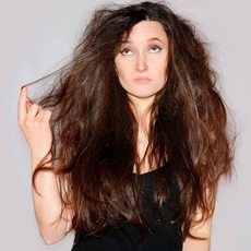 كيف يمكن علاج نفشة الشعر في المنزل؟