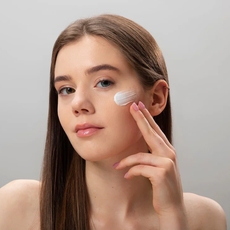 اليك طرق تفتيح البشره الحساسه بالوسائل الطبية!