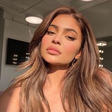 الوان صبغه شعر جديده هذا العام تجمع بين الجرأة والأناقة!