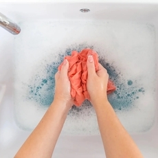 تفسير حلم غسل الملابس باليد... هل هو رسالة عليك التمعّن بها؟