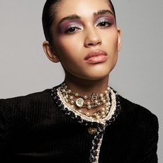 a Play On Color: إصدار محدود من لوحة الظلال الأيقونية LES 4 OMBRES من CHANEL