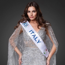 ذكريات لا تُنسى من لحظات تتويج ملكات جمال ايطاليا!