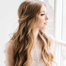 إليك أحدث تسريحات شعر للسهرات بالصور بأسلوب ساحر!