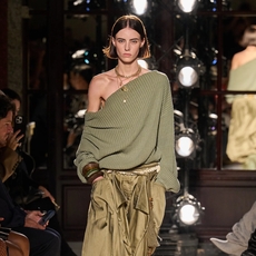 الأنوثة والجرأة عنوان تصاميم أسبوع الموضة الباريسي