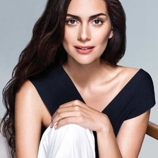 اشهر الممثلات التركيات من حيث الأداء المميز والحضور القوي!