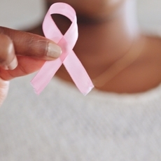 ما هي اول علامات سرطان الثدي ظهورا؟