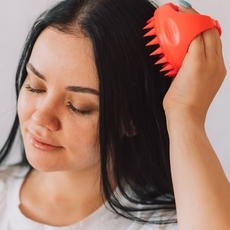 تنظيف فروة الراس منزليًا باستخدام العلاجات الطبيعية!