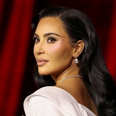 كيم كارداشيان تكشف عن معاناتها مع مرض جلدي بعد طلاقها