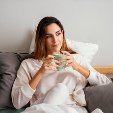 أفضل 7 علاجات منزلية للتخلص من التهاب الحلق بسرعة