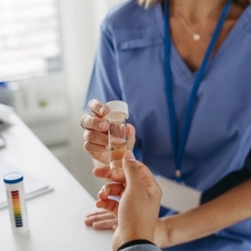 ما هي ابرز اسباب وجود دم في البول؟