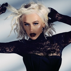 ليلة من العمر في أبوظبي مع النجمة العالمية كريستينا أغيليرا