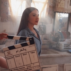 ماغي بو غصن تشعل مواقع التواصل بإعلان مسلسلها الجديد "بالحرام"!