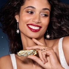 تألّقي في موسم الأعياد مع أجمل مجموعات الجمال