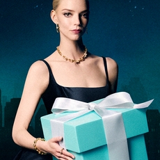 أجمل الحملات الإحتفالية التي تخبئها لنا العلامات الفاخرة في موسم الأعياد 2025