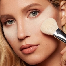 دليلك لاختيار لون البودرة المثبّتة المناسبة لك