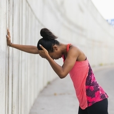 الدوخة قبل الدورة: أسبابها وكيفية التعامل معها