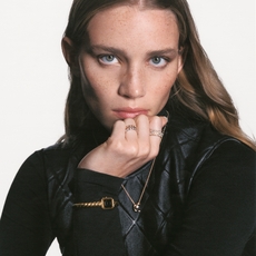 CHANEL تحتفل بنهاية العام عبر حملتها الجديدة لمجموعات الساعات والمجوهرات