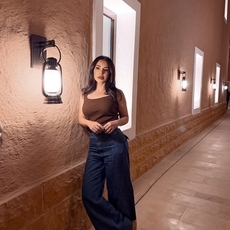 ماغي بوغصن بإطلالة كاجوال في الدرعية