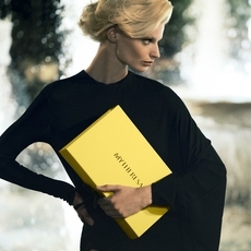 تسوقي اجمل القطع من Mytheresa لاطلالة مميزة في اليوم الوطني الاماراتي