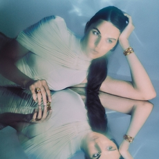 The Shape of Forever مع مجوهرات Cartier