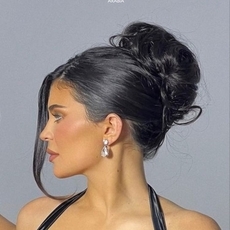 حلق ألماس.. ما في عربة محررتنا الآن من قائمة الأمنيات لعام 2026