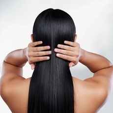 طريقة لتنعيم الشعر كالحرير من خلال روتين متوازن!