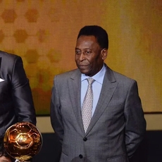 من هو اكبر لاعب كرة قدم؟