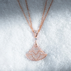 قطع MUST-HAVES تحتفي بالأنوثة العصرية