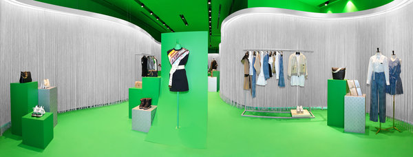 بالصور - لا تفوتي زيارة متجر دار Louis Vuitton في قطر! 