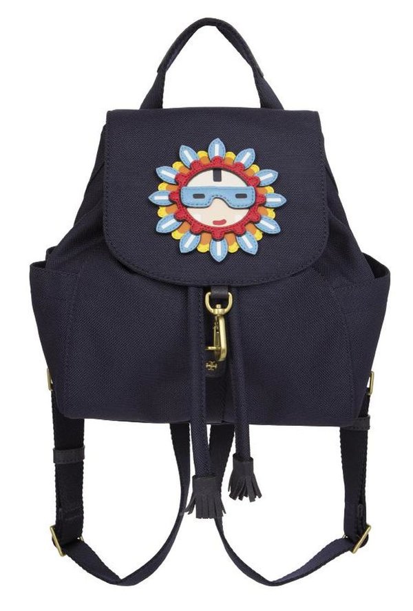 حقيبة Tory Burchلدى Bloomingdale's – 1550 درهماً – 127 ديناراً 