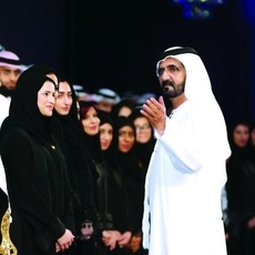 كيف عايد الشيخ محمد آل مكتوم المرأة الإماراتيّة في عيدها؟