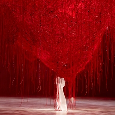 Crystallizing Identity: عندما تلتقي رؤى Chiharu Shiota بعالم Swarovski