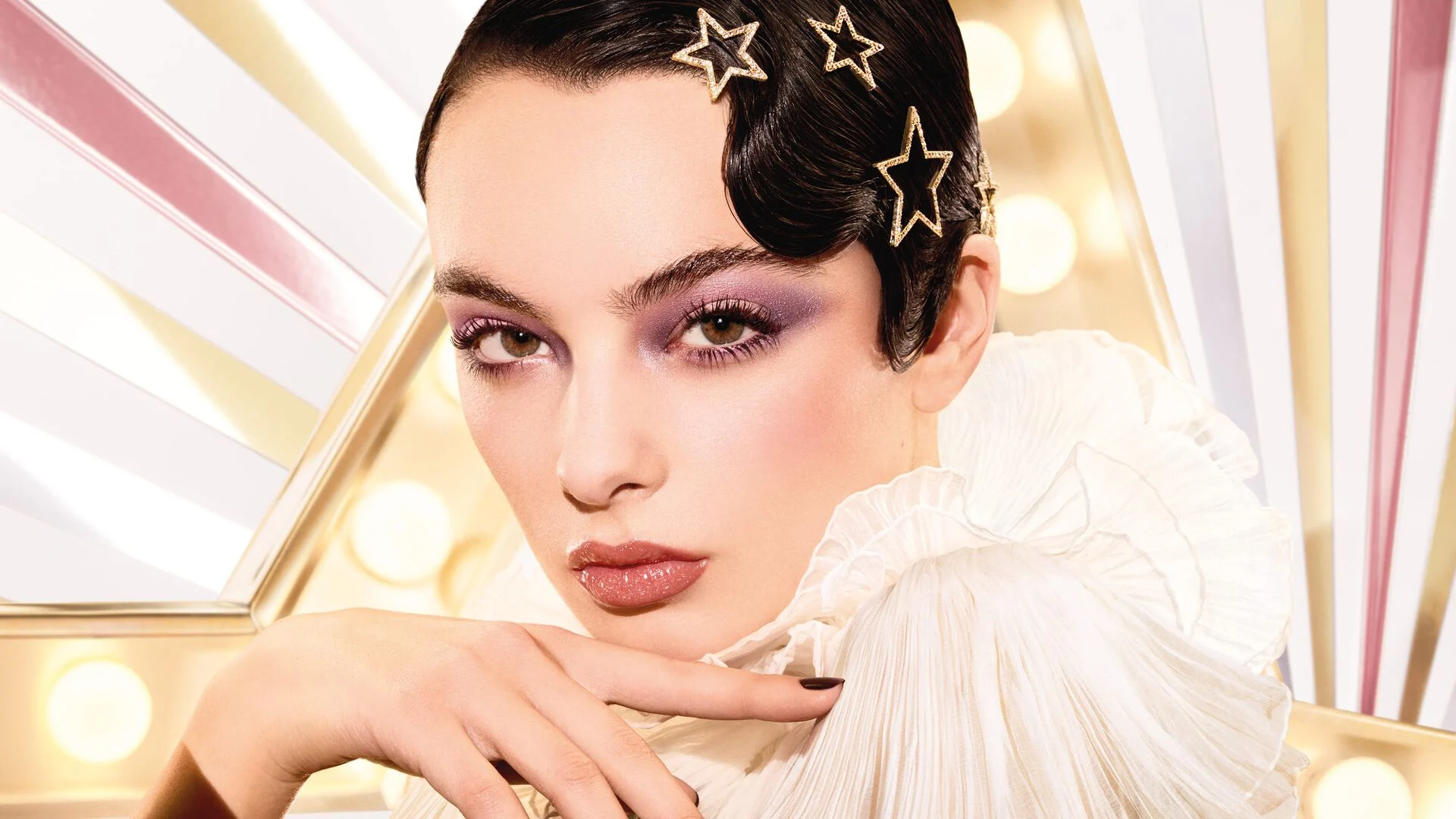 مجموعة Dior Holiday 2025سحر “Circus of Dreams” يضيء موسم الأعياد بألوان مذهلة