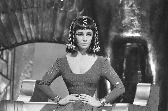 احتفالاًبالذكرى الخمسين لفيلم كليوبترا CLEOPATRA