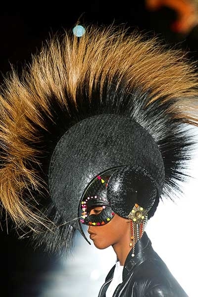 قبعات ضخمة من Philip Treacy