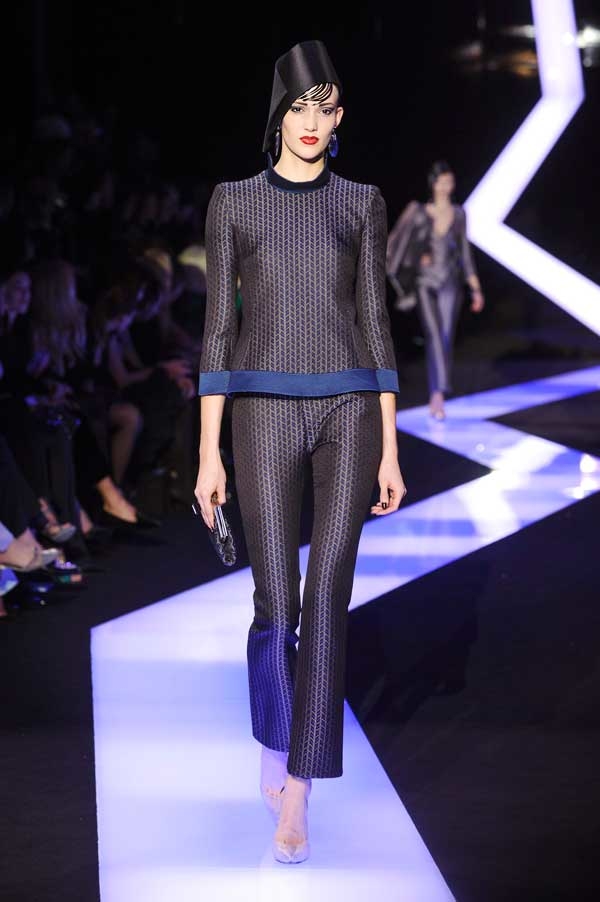 حياة الأقمشة بالساتان والحرير من Armani Privé