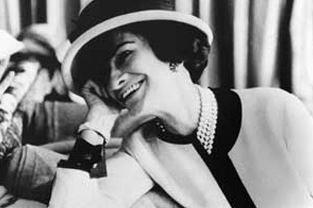 COCO CHANEL لحظـــات حاسمـــة فـي تاريـــــخ الموضــــة