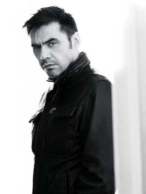 “Roland Mouret” لــطــالــمــا ســحــرتني قــــامة الــمــرأة
