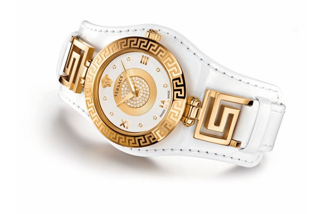 دقائق مع Versace