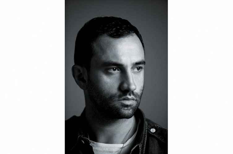 Riccardo Tisci حصان Givenchy الرابح