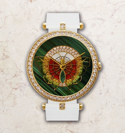 فراشة على شكل ساعة