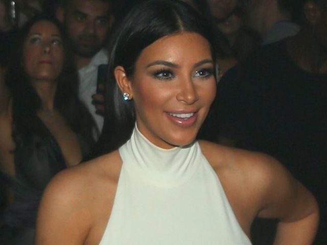Kim Kardashian تزور مطعم Toko دبي لإستضافة حفل عشاء حصري