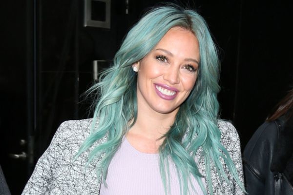 Hilary Duff تغير لون شعرها مرة أخرى