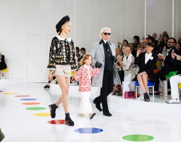 Chanel تطلق مجموعة Cruise 2015-16 من Seoul