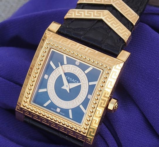 حان وقت الاحتفال مع Versace