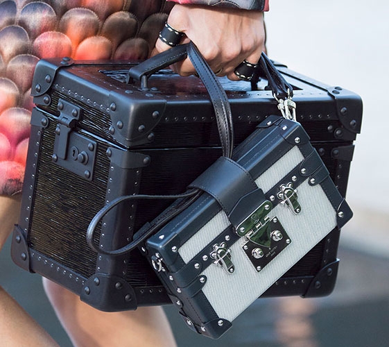 Nicolas Ghesquiere يقدم أجمل الحقائب في عرض Louis Vuitton