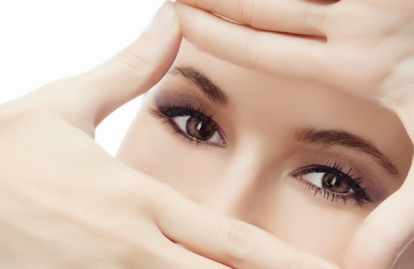 تخلّصي من مشكلة الهالات السوداء من خلال هذه الخطوات