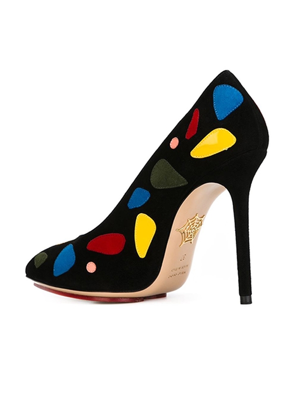 ما الذي يميّز حذاء Charlotte Olympia؟